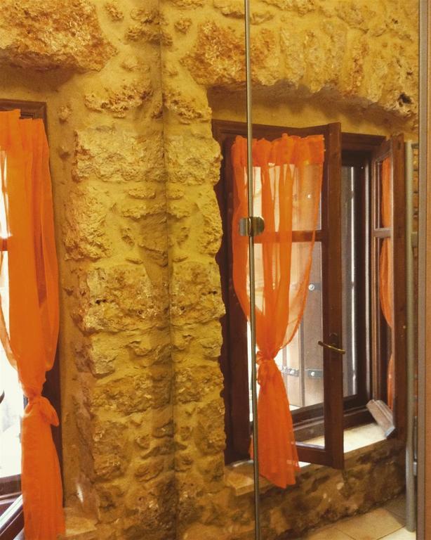 Niko'S Stone Guest House Plytra Exterior photo